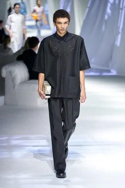 Look 29